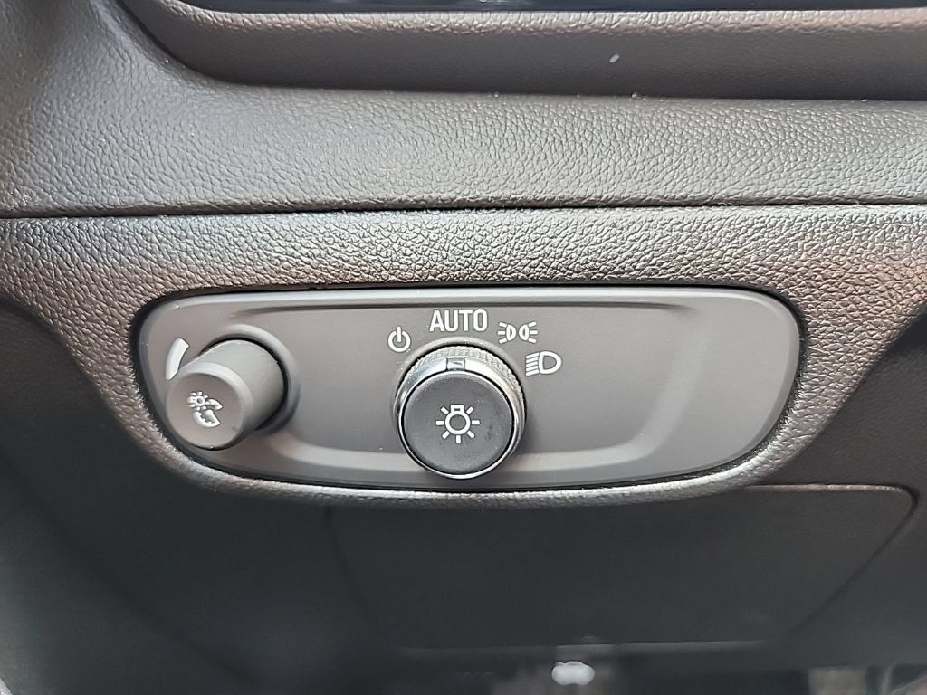 Used 2023 Chevrolet Bolt EUV LT w/ Comfort Package FWD image 27