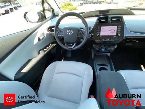 Certified 2022 Toyota Prius L Eco FWD image 27