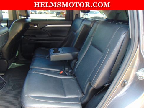 Used 2018 Toyota Highlander XLE AWD/4WD image 31