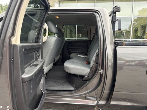 Used 2018 RAM 2500 Tradesman w/ Chrome Appearance Group AWD/4WD image 35