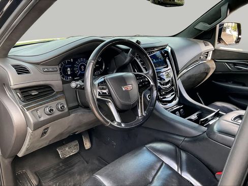 Used 2018 Cadillac Escalade ESV Platinum AWD/4WD image 17