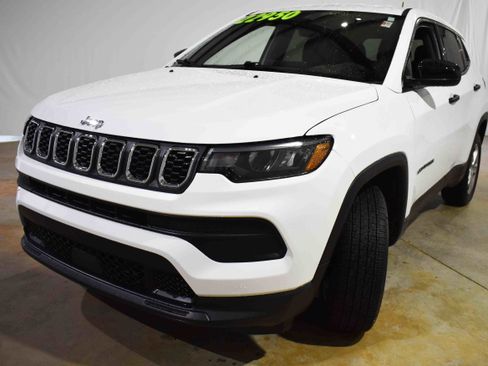 Used 2024 Jeep Compass Sport image 5