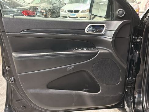 Used 2020 Jeep Grand Cherokee Limited AWD/4WD image 9