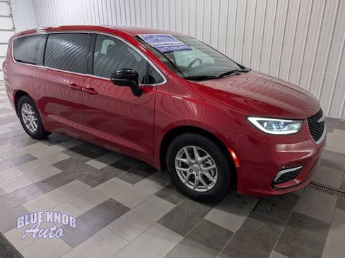 Used 2025 Chrysler Pacifica Select FWD image 5
