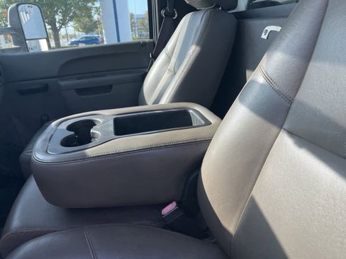 Used 2011 Chevrolet Silverado 3500 W/T image 32