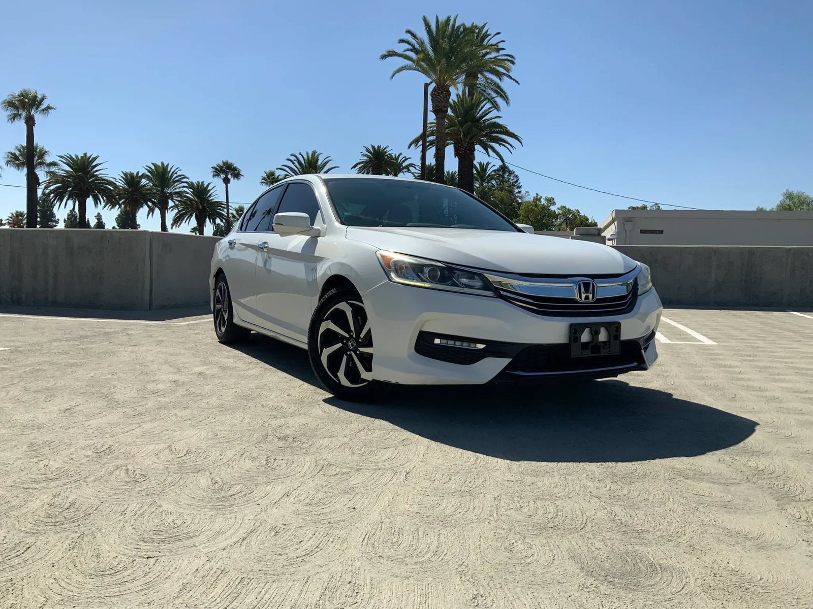 Used 2016 Honda Accord EX image 4