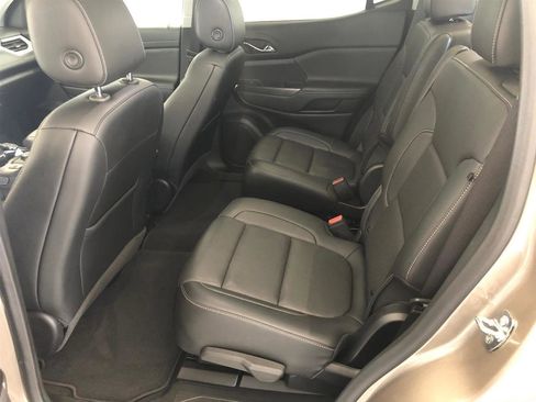 Used 2023 GMC Acadia SLT w/ Technology Package image 10