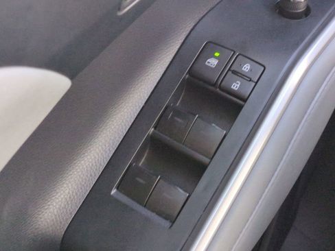 Certified 2023 Toyota Highlander XLE image 25