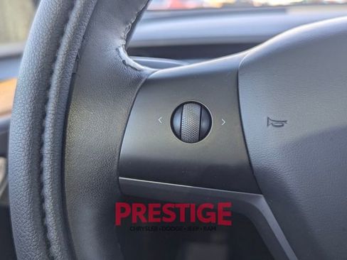 Used 2023 Tesla Model Y Long Range image 18