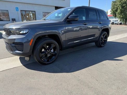 New 2025 Jeep Grand Cherokee Altitude image 2