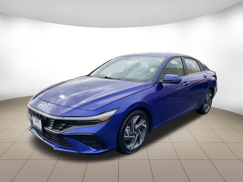 Used 2024 Hyundai Elantra Limited image 3