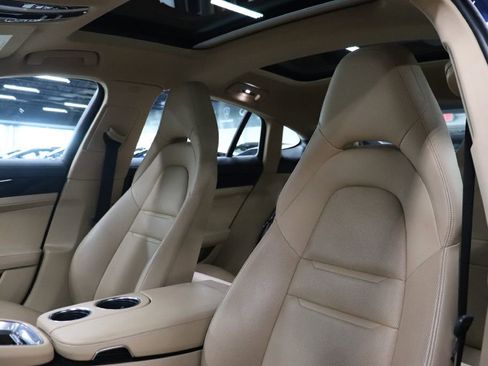 Used 2020 Porsche Panamera image 11