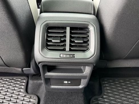 New 2025 Volkswagen Taos SE image 26