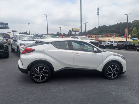 Used 2021 Toyota C-HR XLE FWD image 4
