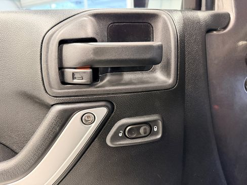 Used 2014 Jeep Wrangler Sahara w/ Connectivity Group image 16