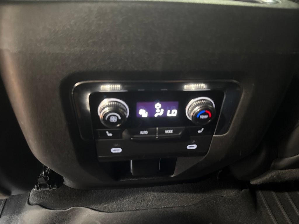 Used 2023 GMC Yukon AT4 w/ Technology Package AWD/4WD image 18