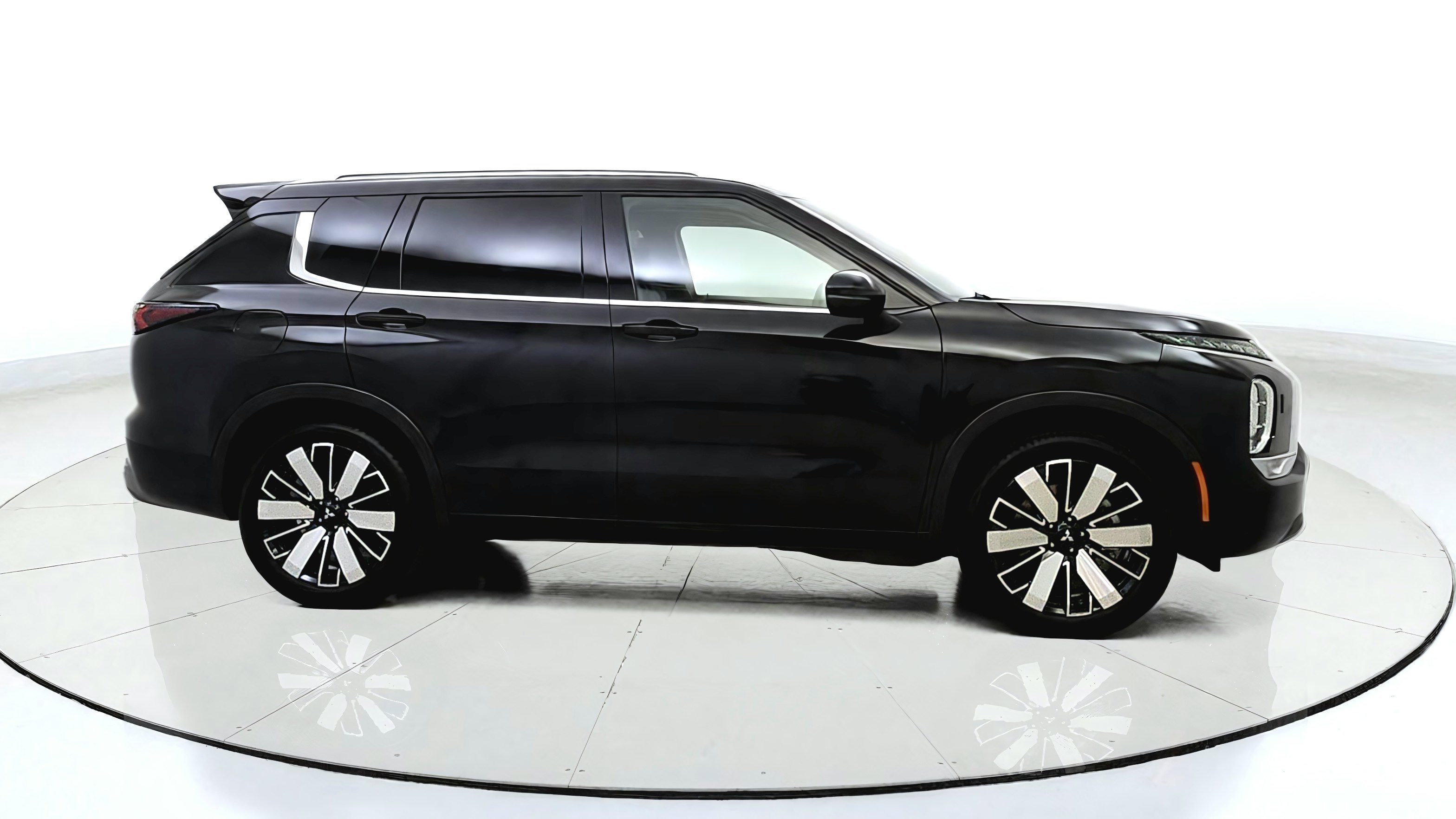 Used 2025 Mitsubishi Outlander AWD image 8