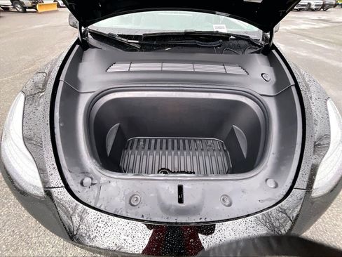 Used 2023 Tesla Model Y Long Range image 28