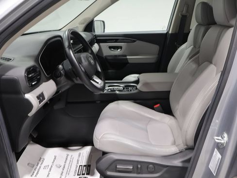 Used 2025 Honda Pilot Touring image 10