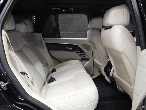 Used 2023 Land Rover Range Rover SE image 46