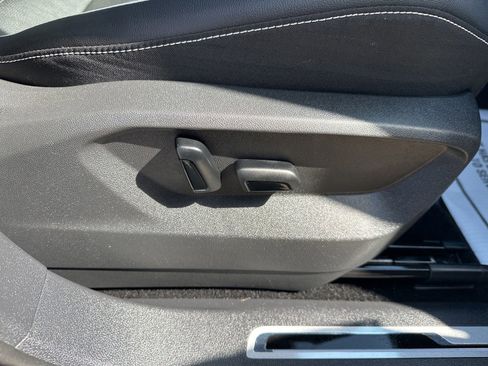 Certified 2023 Volkswagen Tiguan SEL R-Line image 39