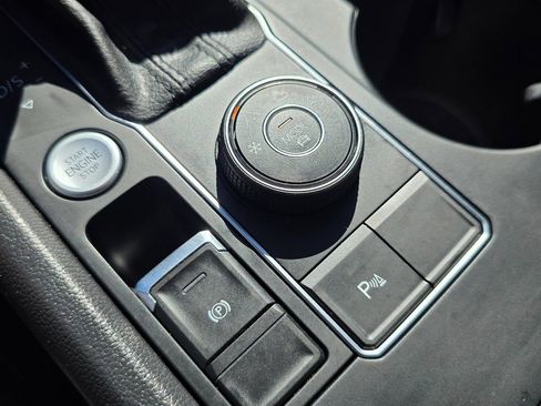 Used 2021 Volkswagen Atlas SE image 42