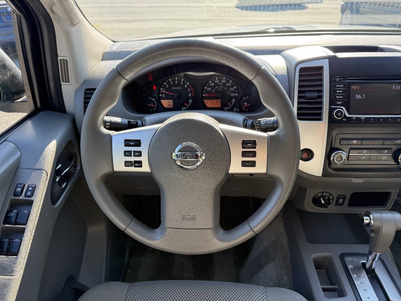 Used 2015 Nissan Frontier SV AWD/4WD image 18