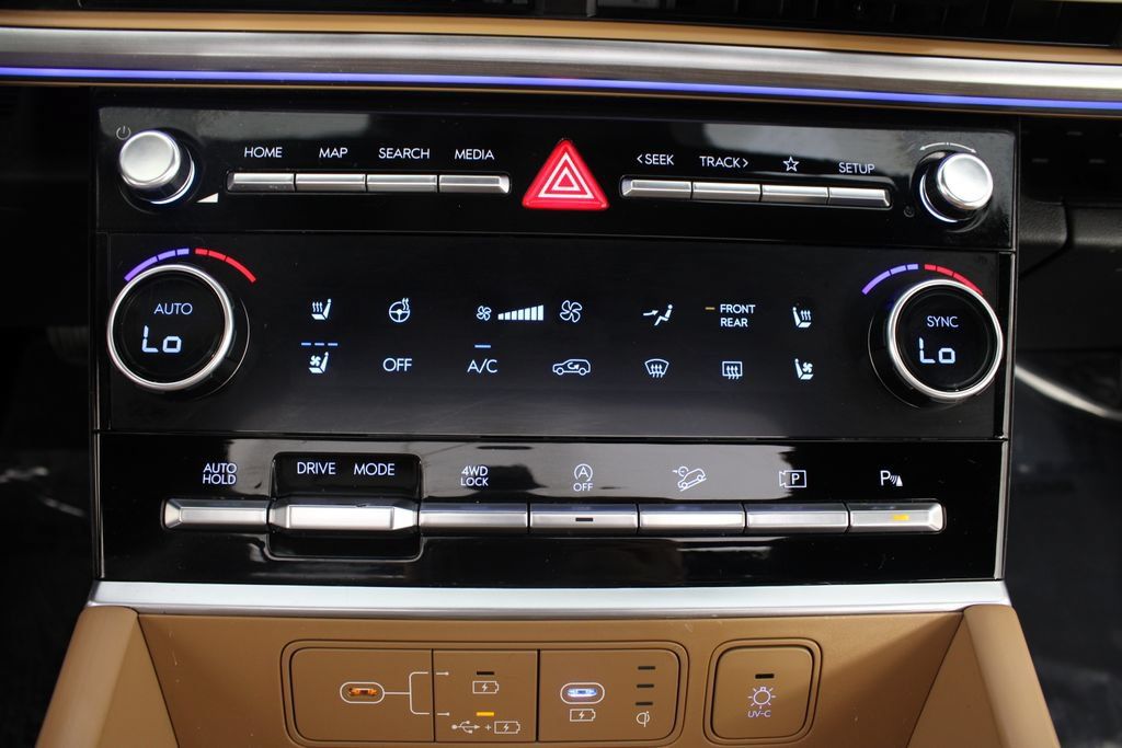 Used 2025 Hyundai Santa Fe Limited AWD/4WD image 7