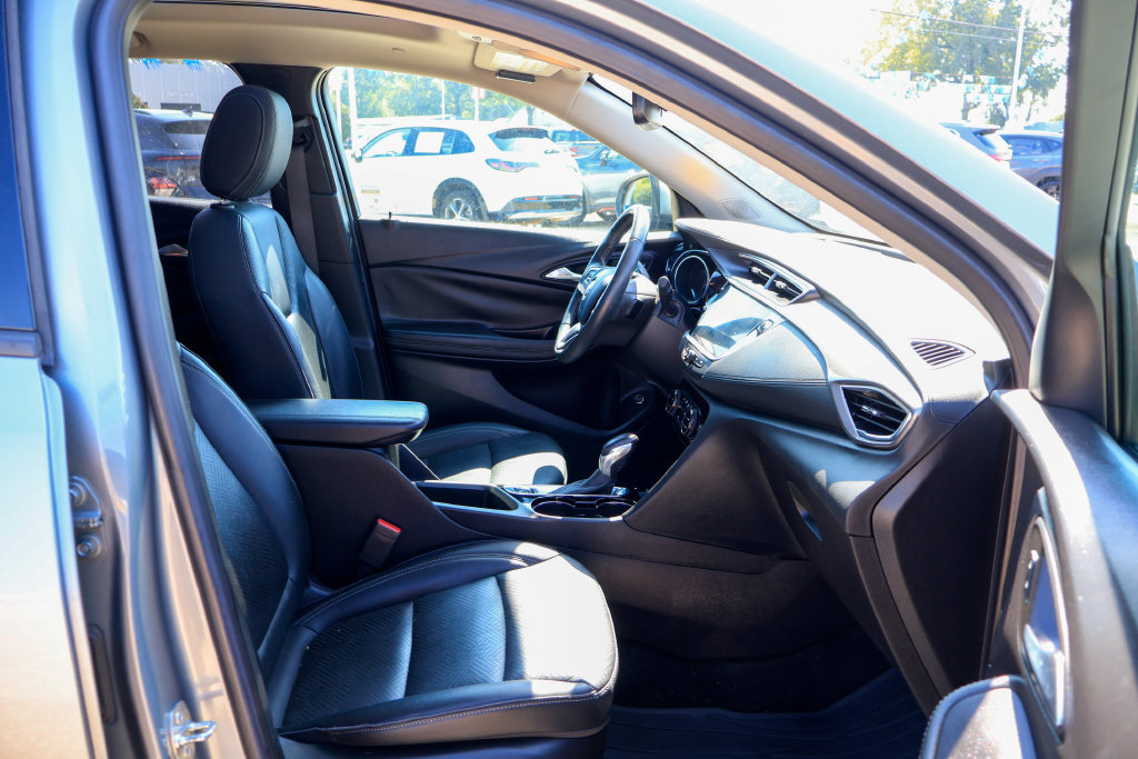 Used 2023 Buick Encore GX Essence w/ Experience Buick Package FWD image 8