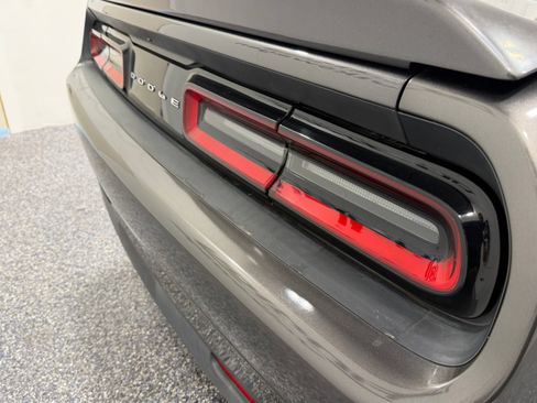Used 2016 Dodge Challenger SXT RWD image 17