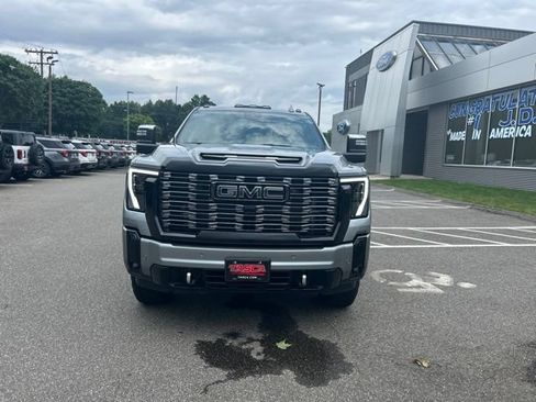 Used 2025 GMC Sierra 3500 Denali Ultimate AWD/4WD image 2