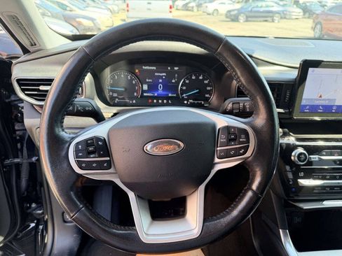 Used 2021 Ford Explorer Limited w/ Equipment Group 301A AWD/4WD image 12