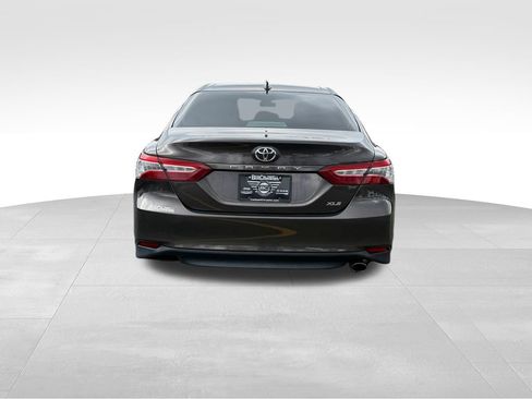 Used 2020 Toyota Camry XLE image 7