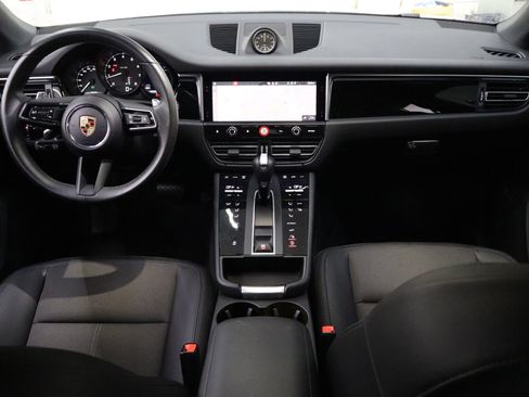 Used 2024 Porsche Macan image 31