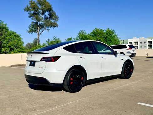 Used 2022 Tesla Model Y Long Range AWD/4WD image 6