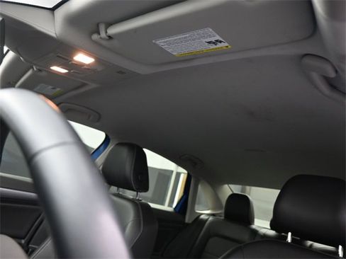 Certified 2022 Volkswagen Jetta SE image 2