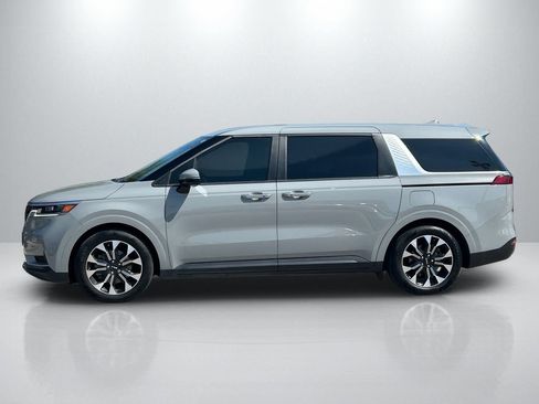 Used 2023 Kia Carnival EX FWD image 8
