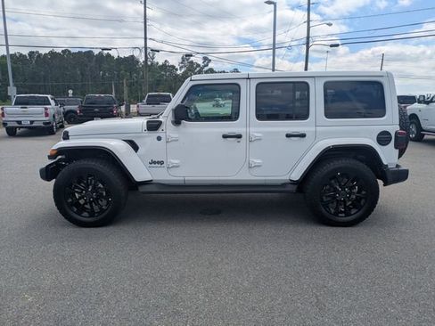 Used 2025 Jeep Wrangler Unlimited Sahara AWD/4WD image 8