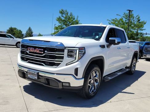 Used 2022 GMC Sierra 1500 SLT w/ SLT Premium Plus Package AWD/4WD image 4