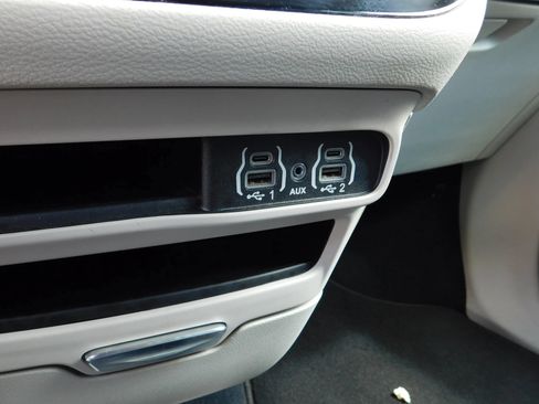 Used 2024 Chrysler Pacifica Touring-L FWD image 22