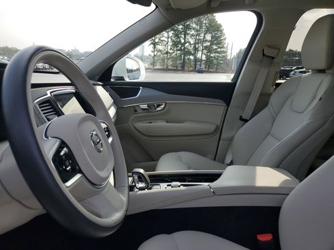 Used 2024 Volvo XC90 B5 Core image 16