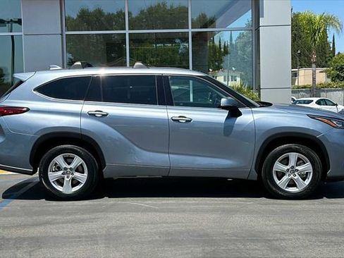 Certified 2020 Toyota Highlander LE image 4