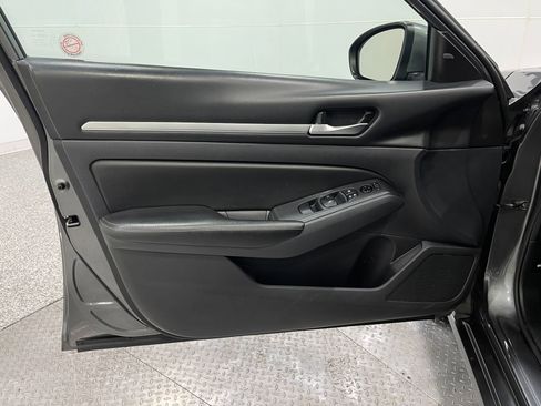 Used 2022 Nissan Altima 2.5 SV image 14