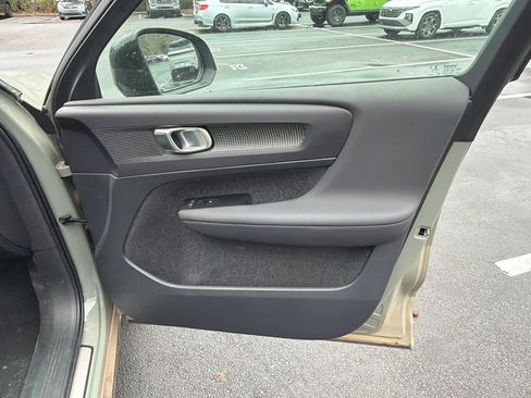 Certified 2022 Volvo XC40 P8 Recharge Plus image 16