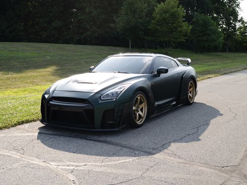 Used 2012 Nissan GT-R Premium AWD/4WD image 5
