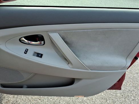 Used 2010 Toyota Camry LE FWD image 17