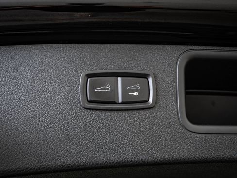 Used 2018 Porsche Macan image 19