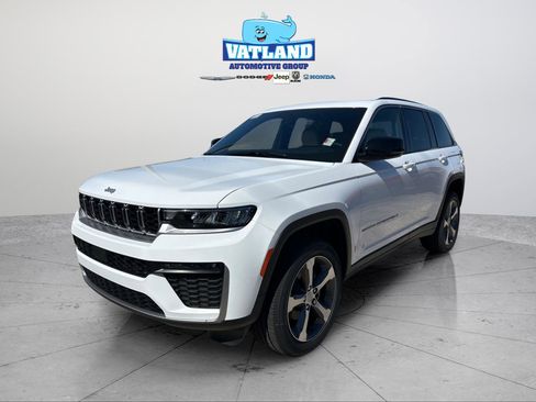 New 2026 Jeep Grand Cherokee Limited RWD image 1