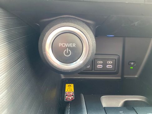 Used 2023 Toyota Venza Nightshade image 29