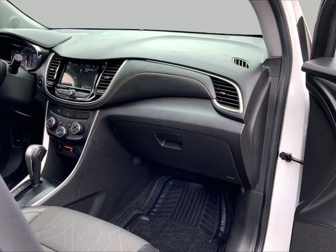 Used 2019 Chevrolet Trax LT w/ LT Convenience Package AWD/4WD image 19
